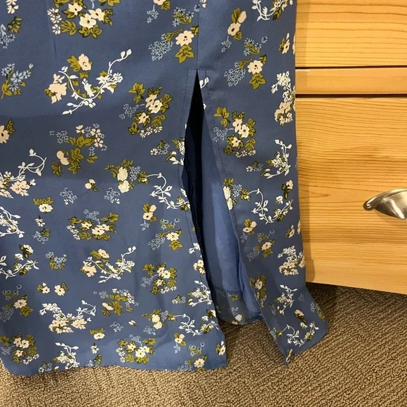 Little Mountain Midi Floral Dress Blue - Picture 5 of 7